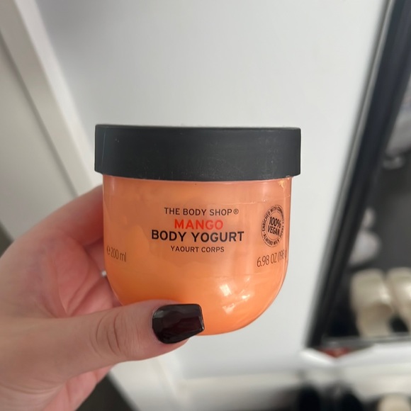 The body shop body yogurt - Picture 1 of 3
